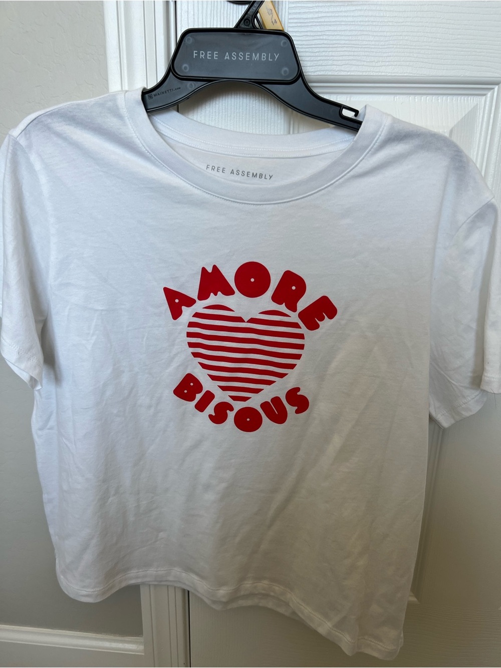 Free Assembly White Tee with Red 'Amore Bisous' Heart Graphic NWT $10 size L
